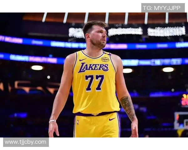 雷迪克谈东契奇防守:有时会出现慢热,但整体已经非常出色